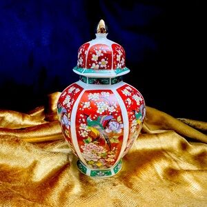 Beautiful Japanese Vase With Lid/ Ginger Jar